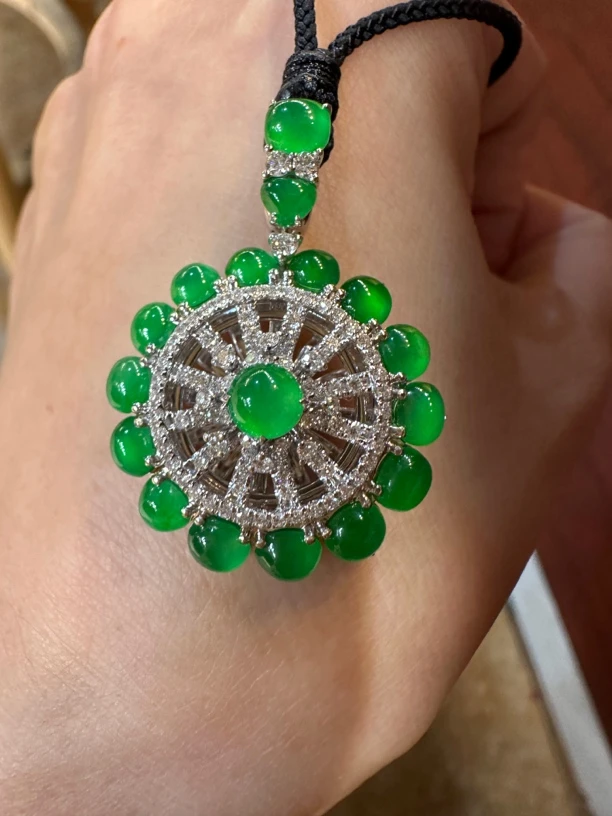 石来运转吊坠，18 K蛋面豪镶，完美百搭