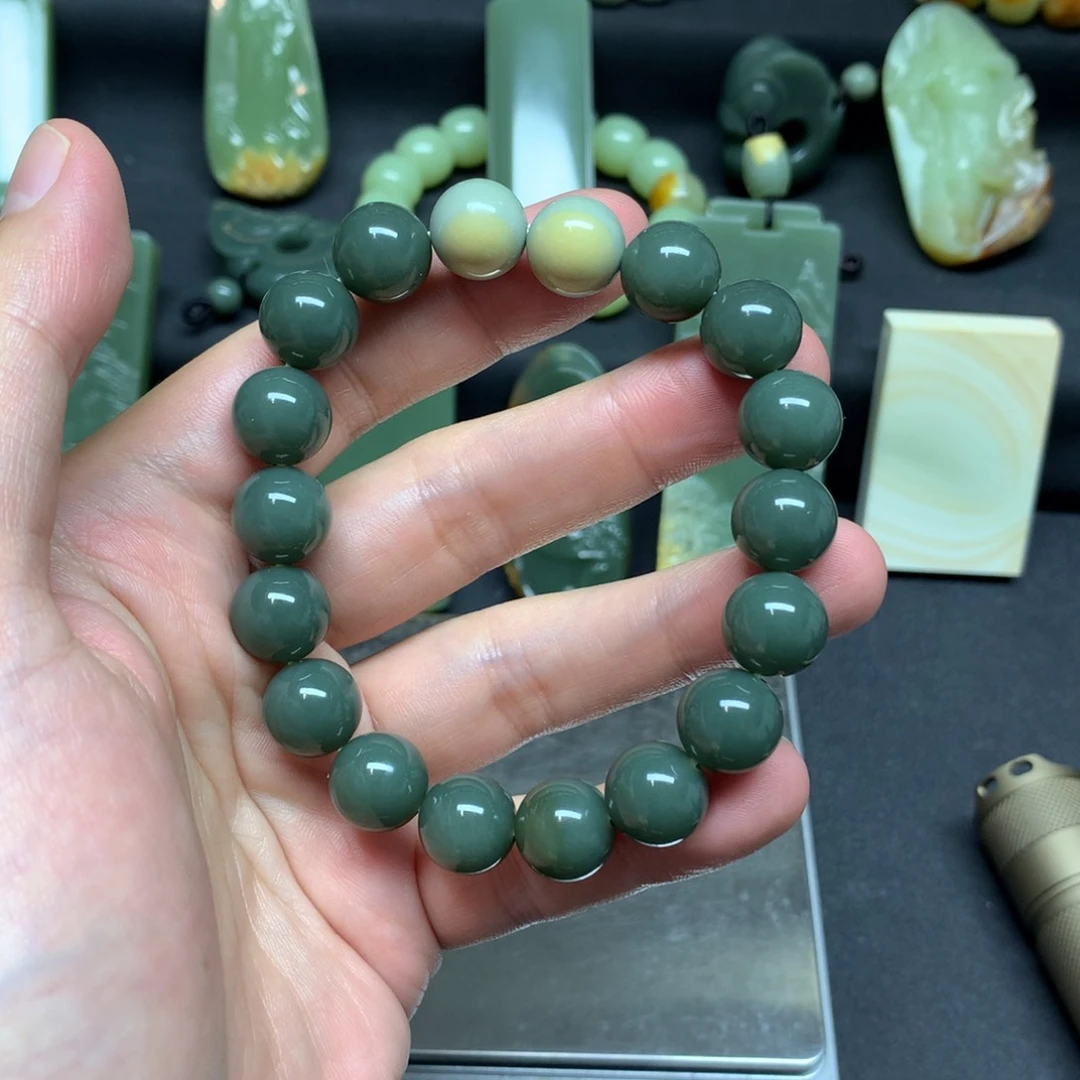 岫岩河磨玉（透闪石质玉）手链未镶嵌龙*玄