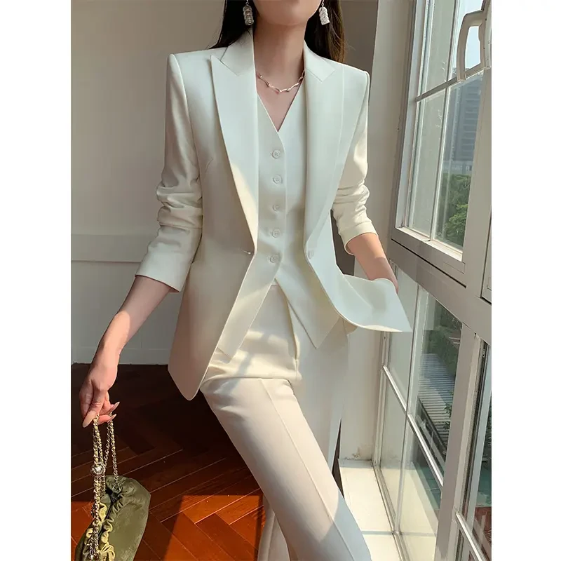 高级感减龄轻奢女装套装秋天穿搭一整套气质风白色西装马甲三件套