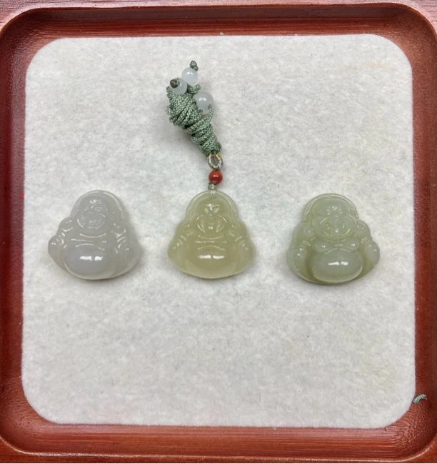 和田玉微微包容厚装小佛公25mm