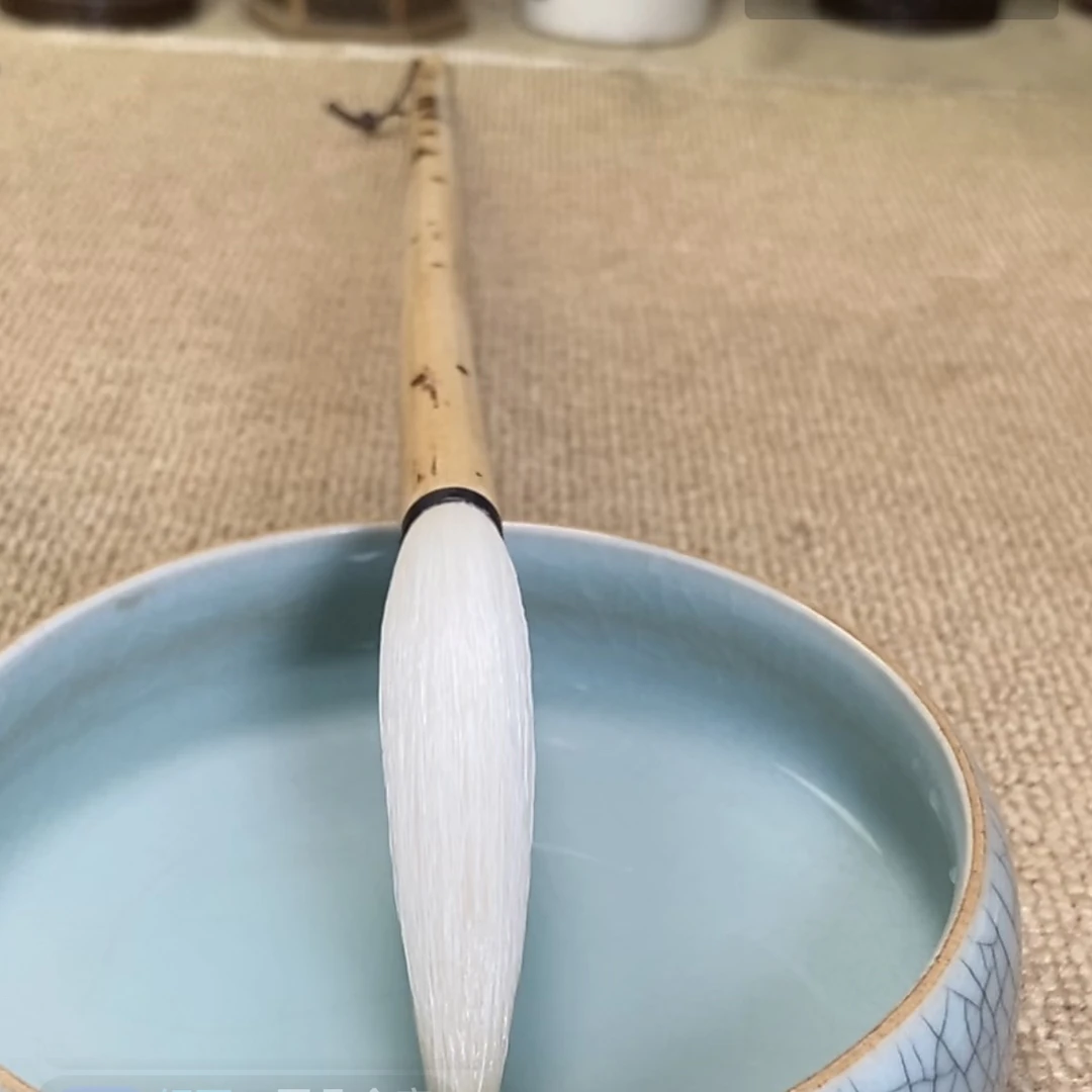 细嫩光峰长锋羊毫，出锋8.0厘米，口径1.0厘米