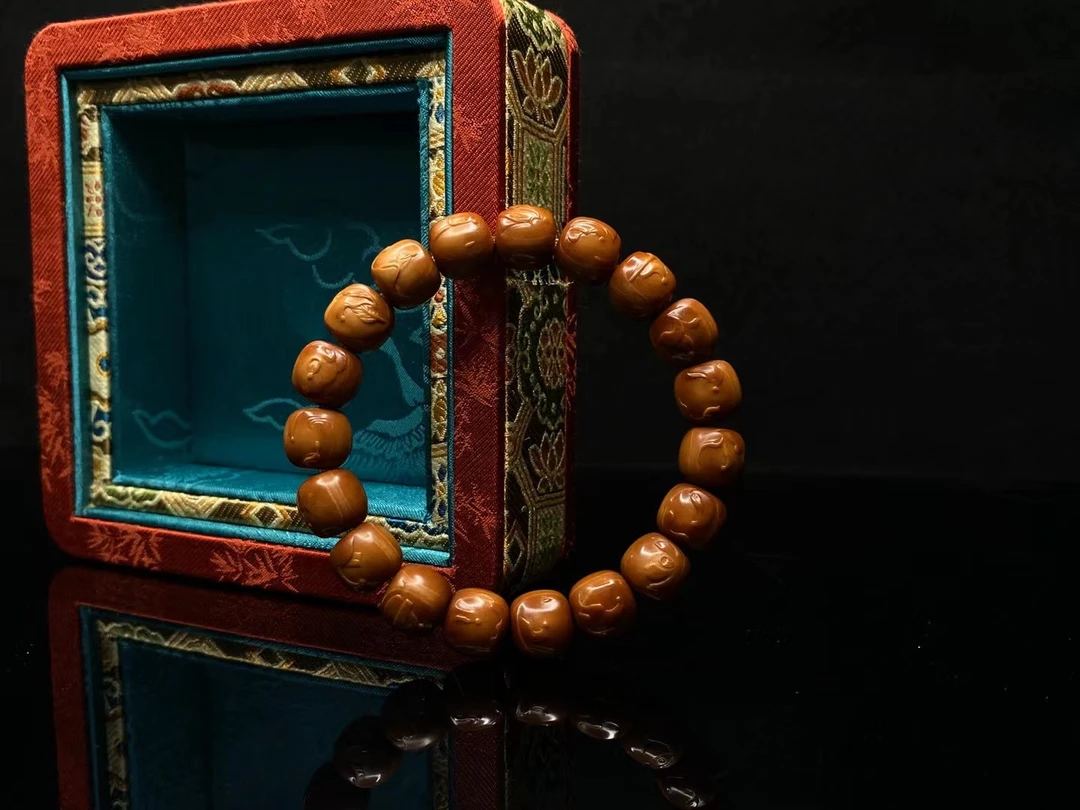 【范道竹核雕】老型无相尺寸：1.2*1.1苏工舟山核雕SZGW0505023