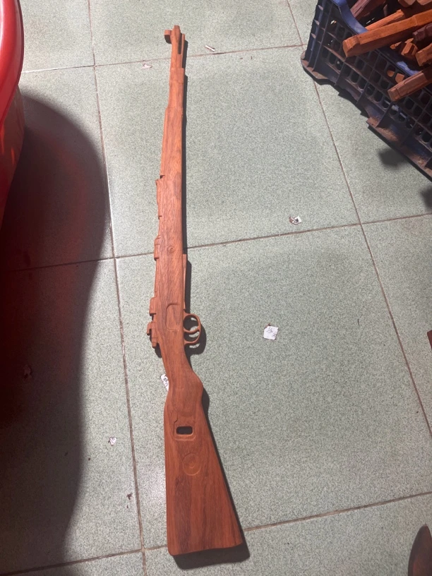 邵氏紫檀，玩具木雕模形的88公分长。不可发射