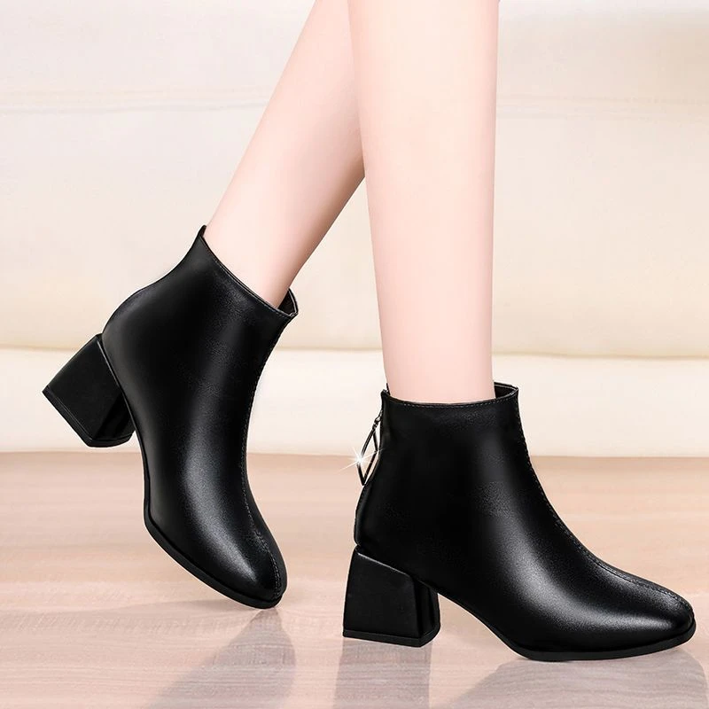 马丁靴女学生韩版冬季粗跟高跟鞋女秋冬大码女鞋41百搭软皮短靴女