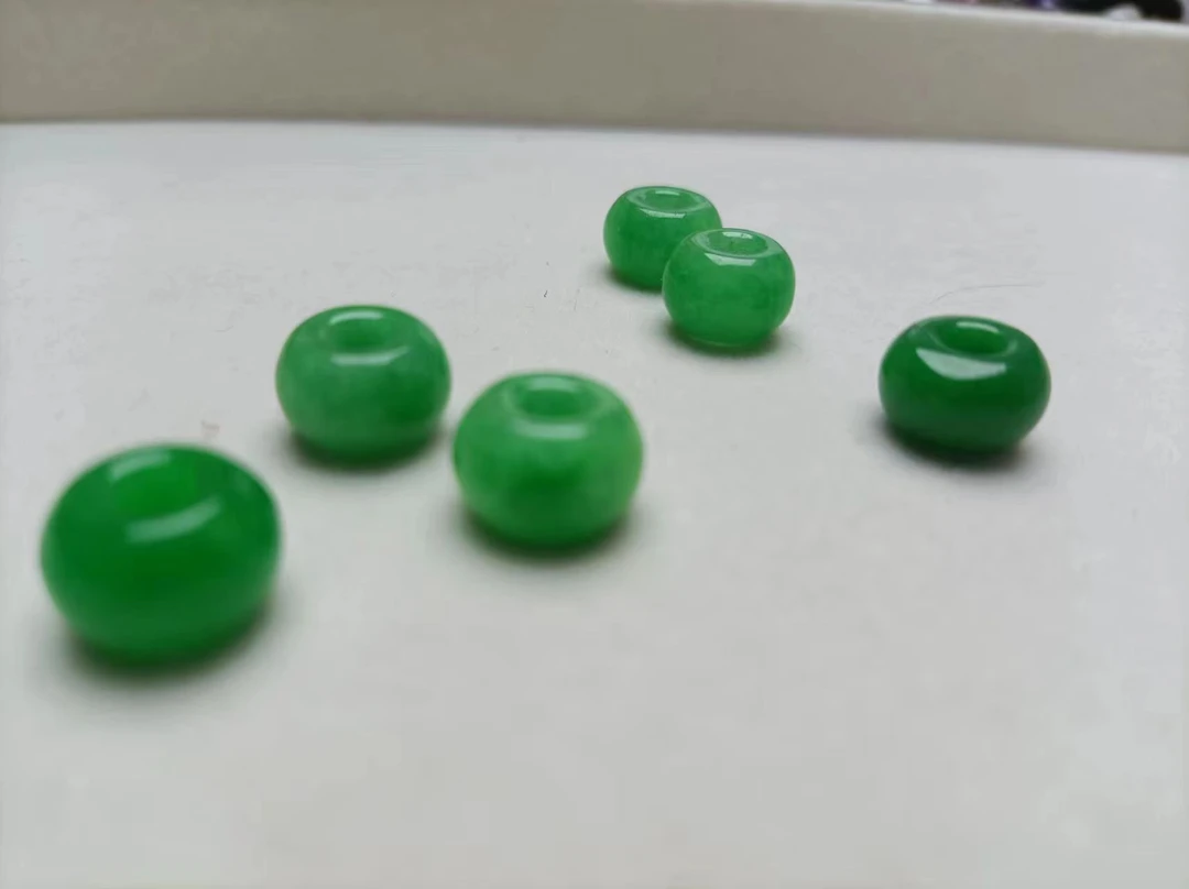 满绿老型满色玉手串通透珠子