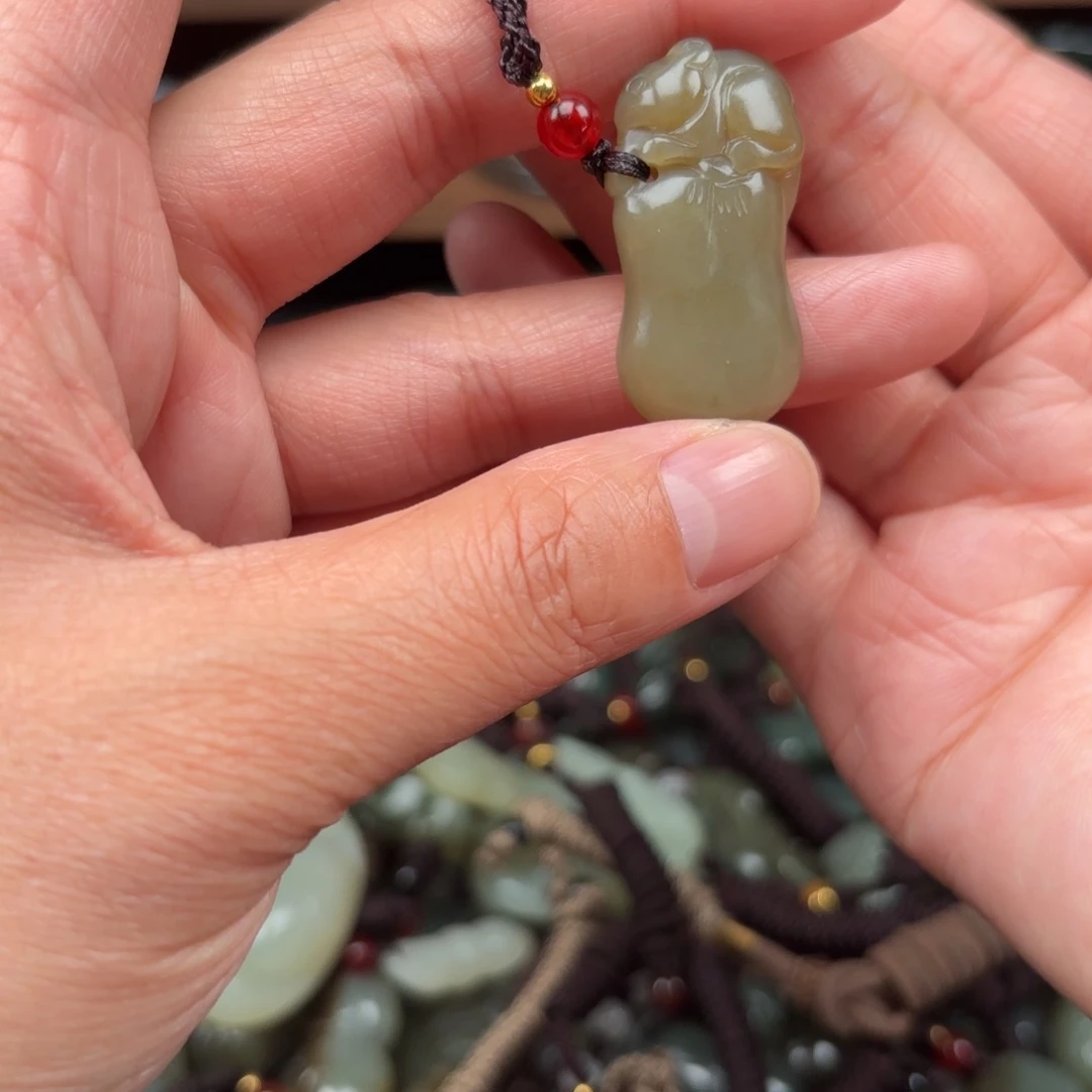 和田玉吊坠未镶嵌