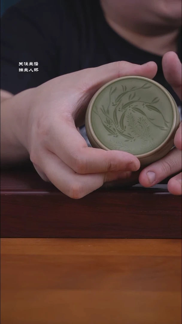 【闪购商品】瓷柳叶鱼纹盖置