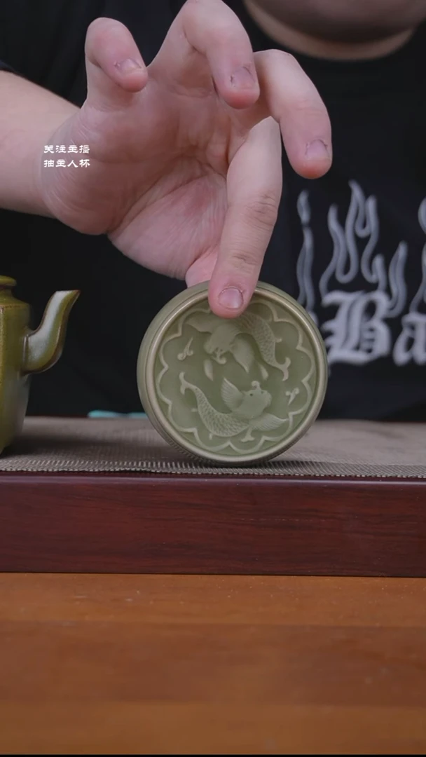【闪购商品】瓷微瑕摩羯鱼盖置