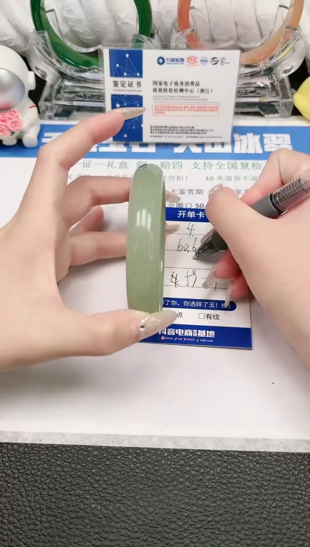 【闪购商品】石英质玉手镯未镶嵌4