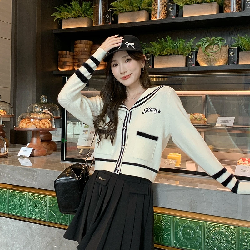 奢姿【北平知秋】大码女装胖妹妹显瘦时尚减龄绣花海军领针织衫上衣