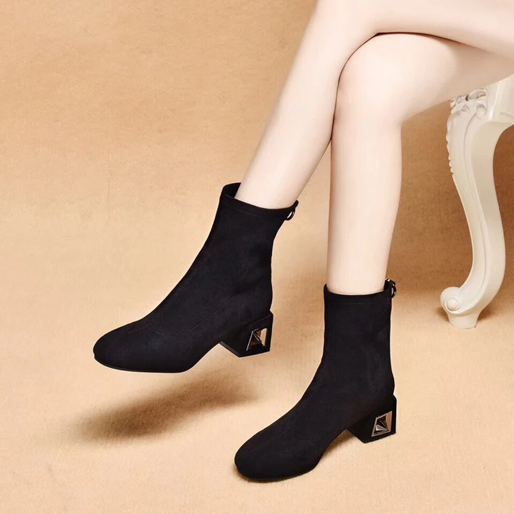 2025百搭弹力靴中跟瘦瘦靴加绒黑色时尚秋冬季短靴粗跟高跟英伦风