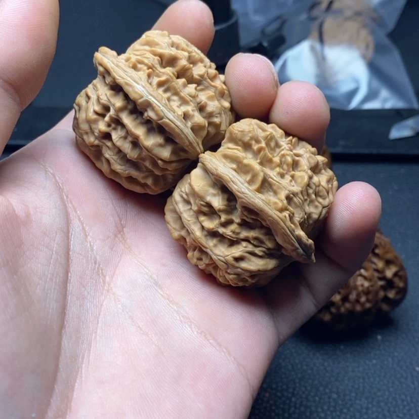 【闪购商品】文玩核桃吊坠神***兮23