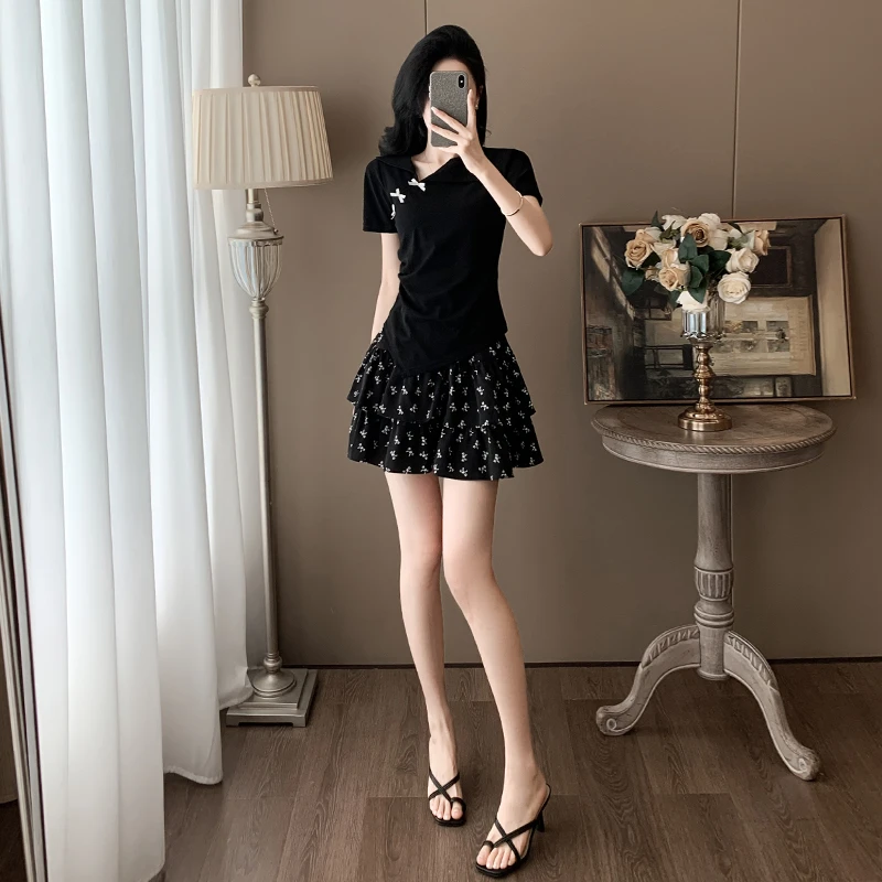 chic甜辣休闲时尚套装女夏季新款洋气黑色短袖上衣碎花短裙两件套