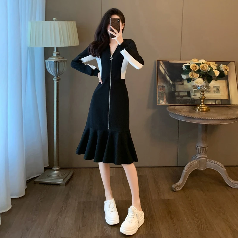 黑色高级感气质休闲连衣裙女秋季显瘦遮肚减龄法式长袖鱼尾卫衣裙