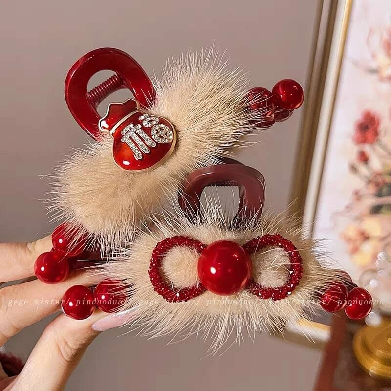 秋冬红色珠珠毛绒蝴蝶结抓夹女后脑勺盘发夹大号鲨鱼夹子新年发卡