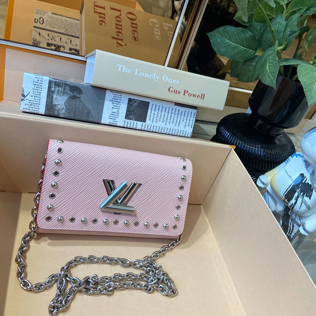 99新 LouisVuitton/路易威登 LV粉色水波纹旋转扣链条包0014