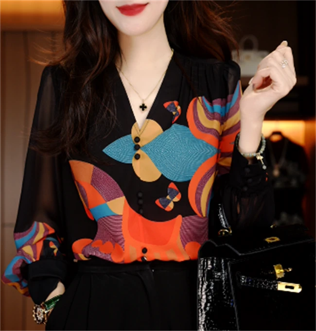 卓曼 新款洋气轻奢气质时尚显瘦休闲百搭减龄印花V领衬衫V24C255