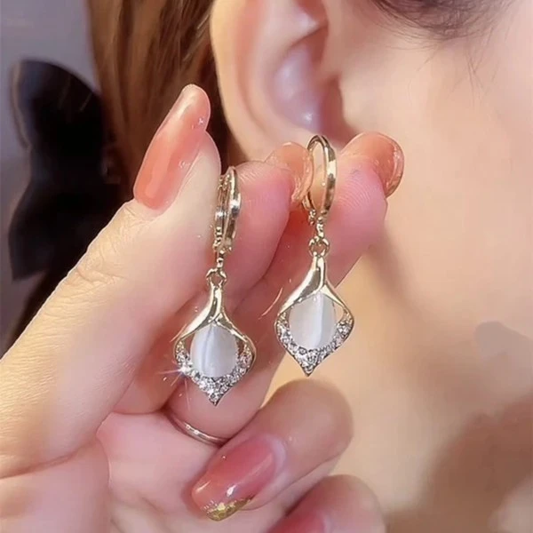 铜合金合成锆石耳饰 天使之眼精致设计感耳扣高级轻奢百搭耳环