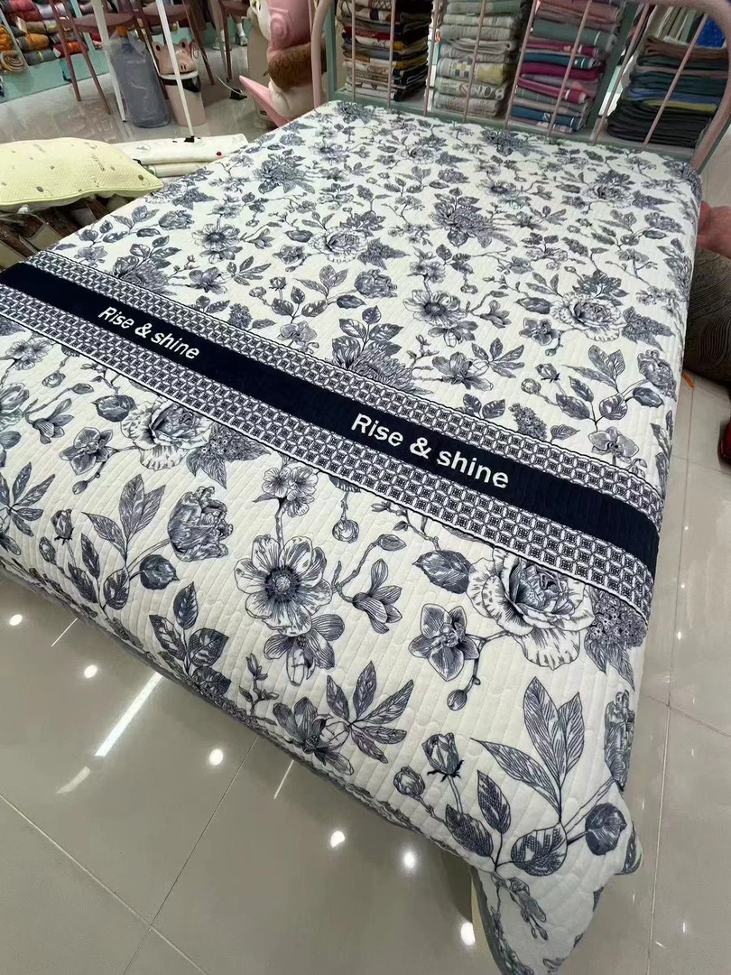 青花瓷牛奶绒200×230cm超柔秋冬绗缝床盖盖毯