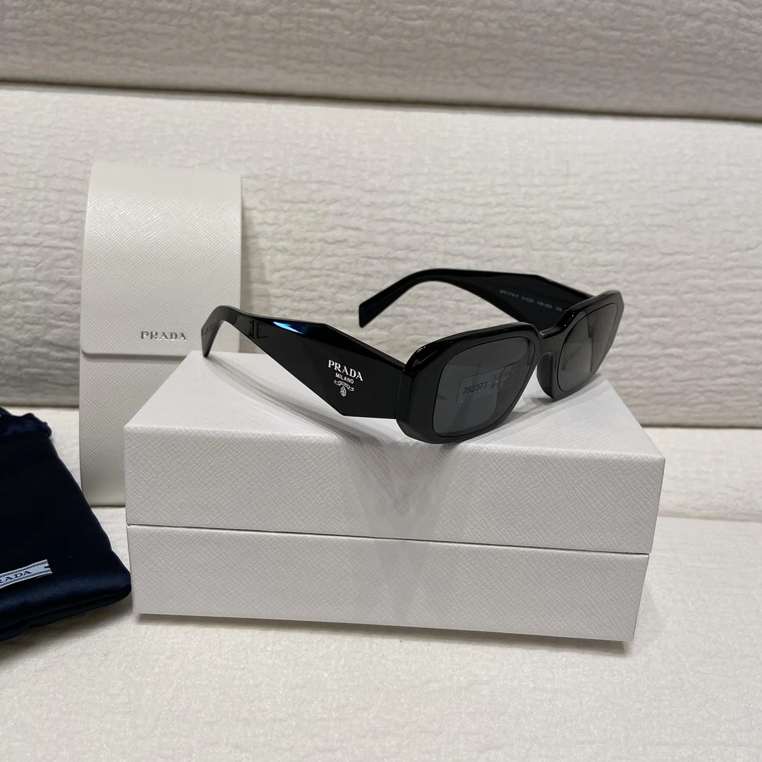 99新 Prada/普拉达 壹臻中古/黑银经典三角墨镜17W 51 59667623