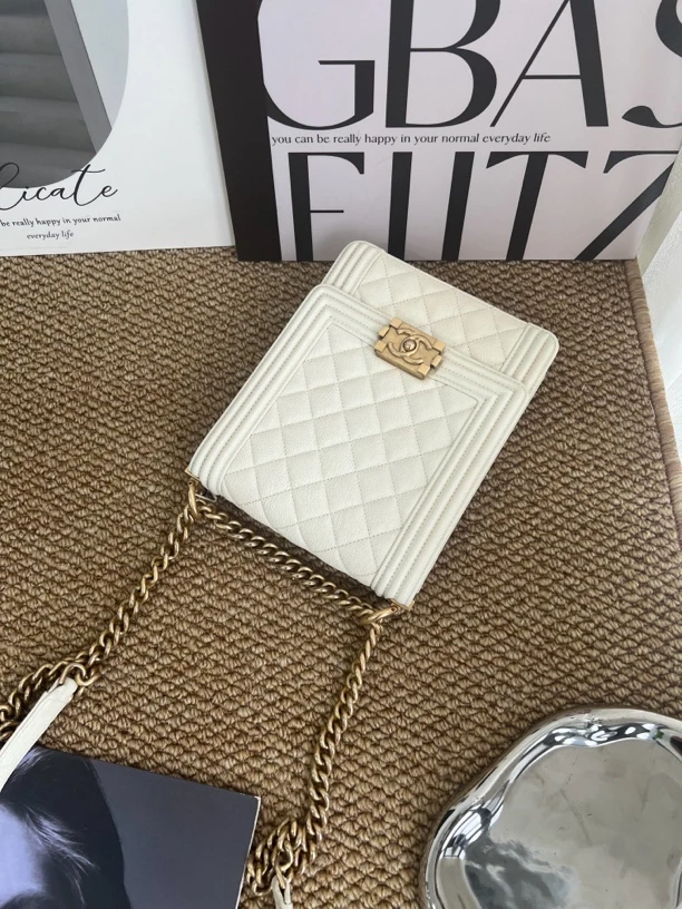 95新 Chanel/香奈儿 赤境·4580 白金荔枝皮竖版leboy斜挎包18-up