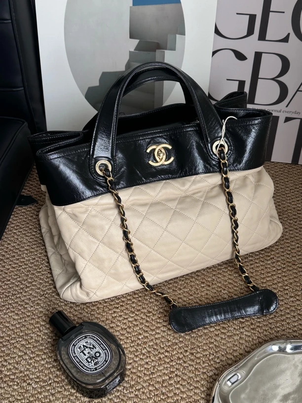 95新 Chanel/香奈儿 赤境·2833 奶茶拼黑色流浪托特手提单肩包 12