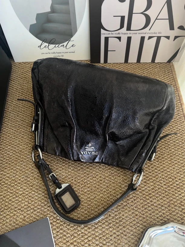 95新 Prada/普拉达 赤境·3913 中古黑银漆皮手提包单肩包