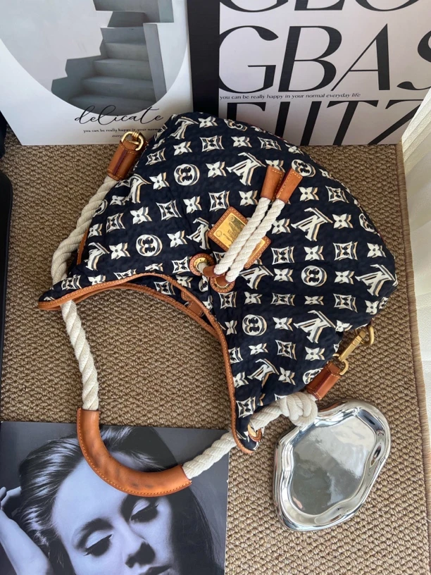 95新 LouisVuitton/路易威登 赤境·6046 卡其色幻影hobo中号 09