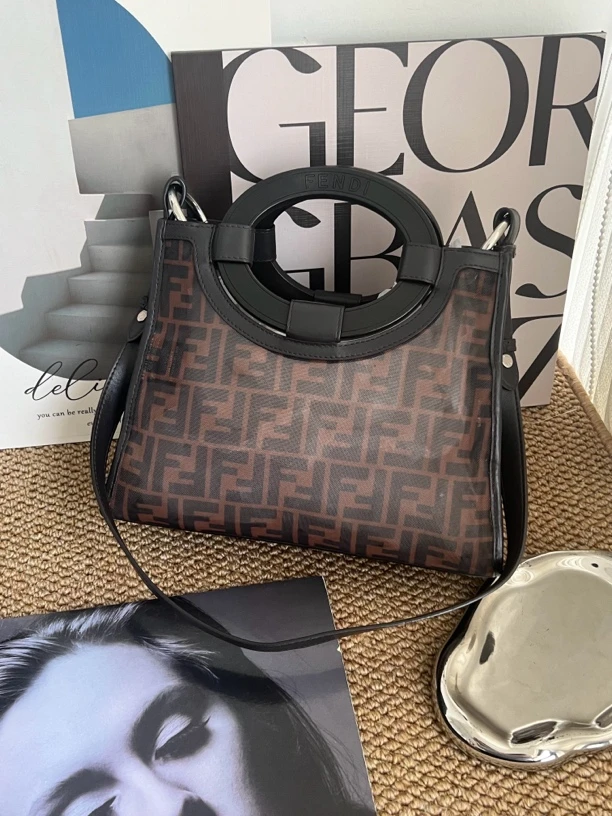 95新 FENDI/芬迪 赤境·1162 棕老花runaway网纱pvc圆环手柄包小号
