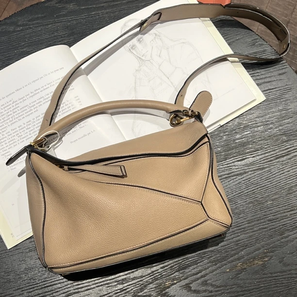 95新 LOEWE/罗意威 舍得 Loewe puzzle 漫天沙色斜挎包