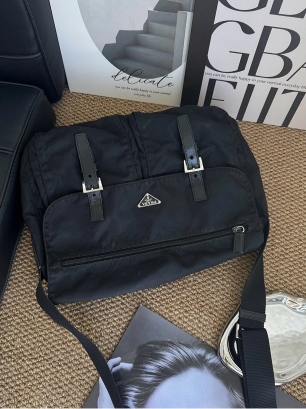 95新 Prada/普拉达 赤境·7772 黑银降落伞双口袋邮差斜挎包