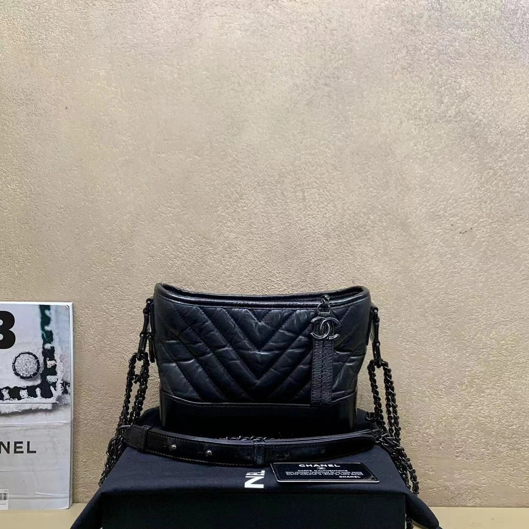95新 壹臻中古/Chanelsoblack全黑V纹流浪小号包 28开 34354040