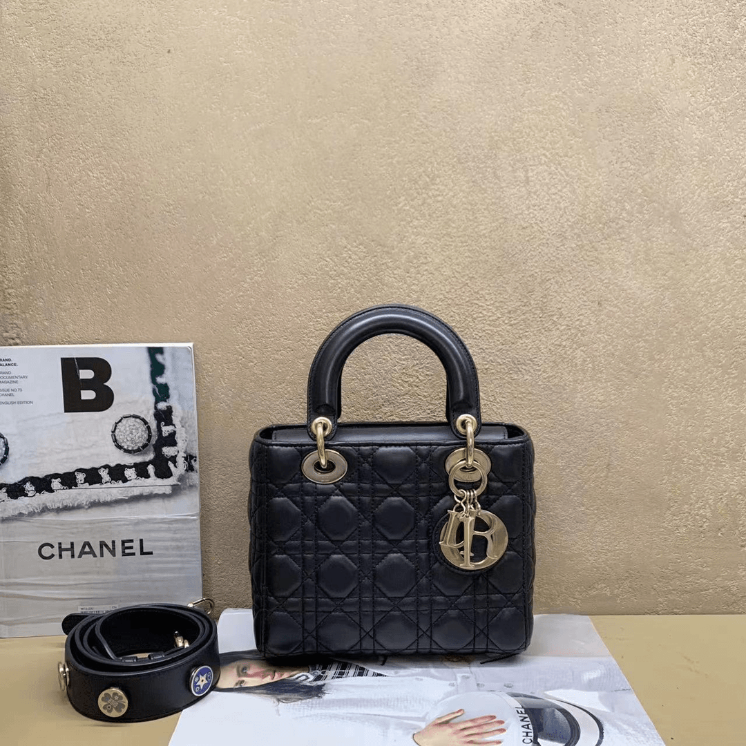 95新  壹臻中古/ Dior深蓝色徽章款四格戴妃 734548051
