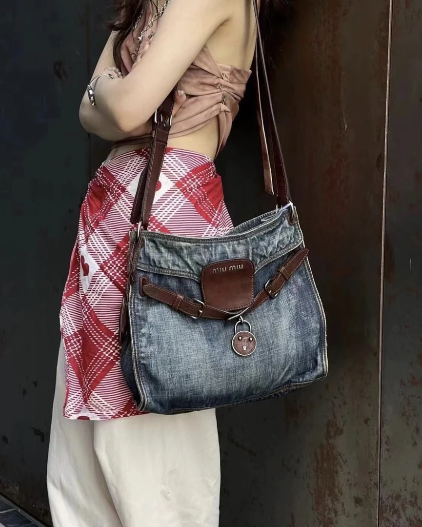 95新 MIU MIU/缪缪 赤境·8640 牛仔邮差斜挎