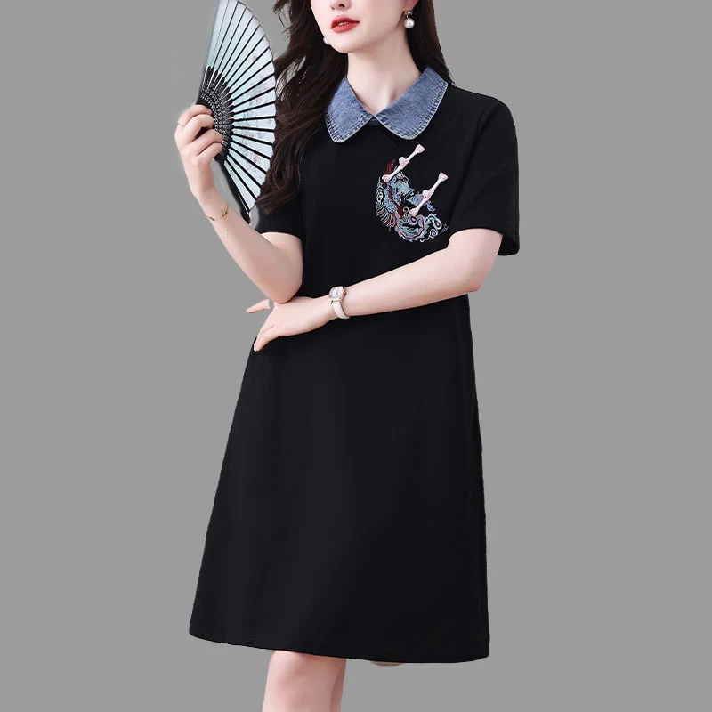 国潮牛仔拼接连衣裙女装夏季新款盘扣刺绣大码遮肉中长款直筒裙子