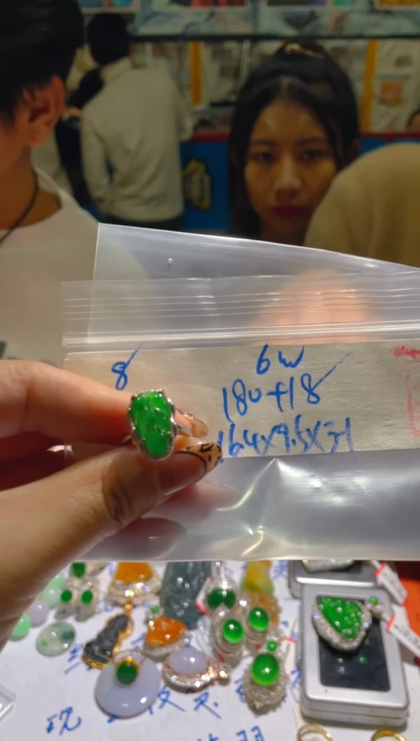 【闪购商品】定制翡翠未镶嵌天然A货翡翠   假一赔四