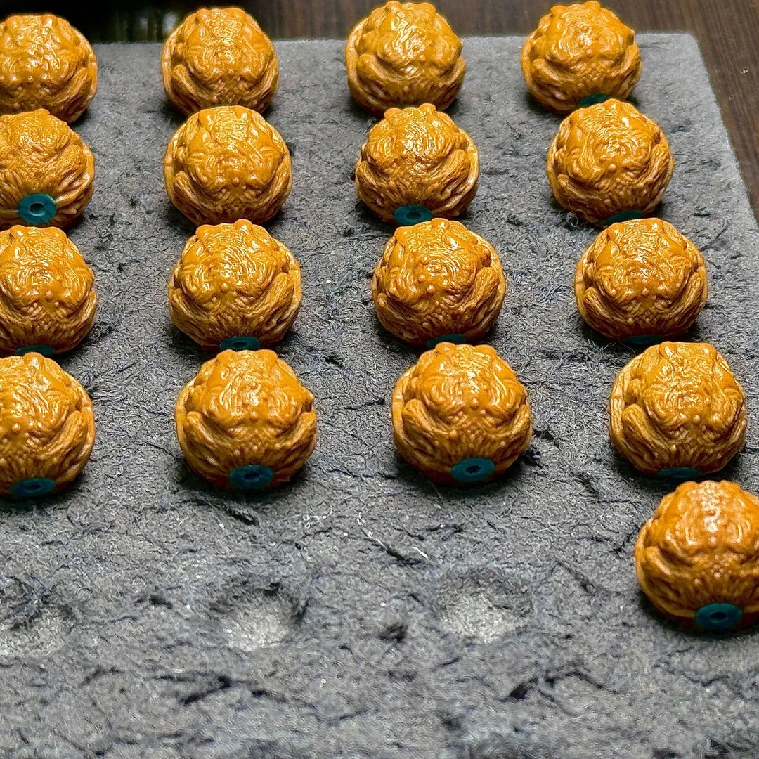 镶嵌金蟾猴头手串