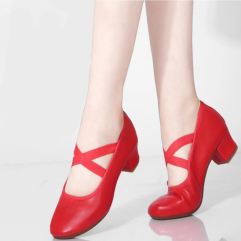 皮面广场舞鞋舞蹈鞋低跟交谊舞鞋女软底新款摩登舞鞋红色高跟舞鞋