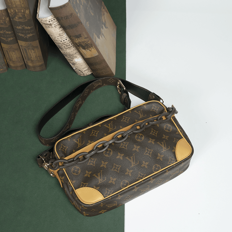 95新 LouisVuitton/路易威登 路易威登单层手拿相机包30
