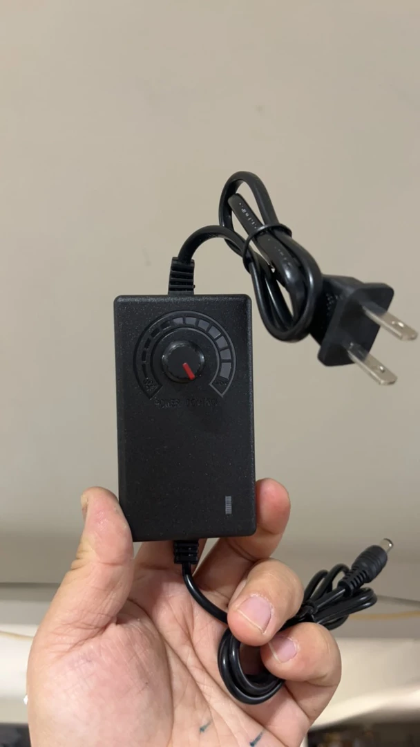 3-12V可调适配器1个