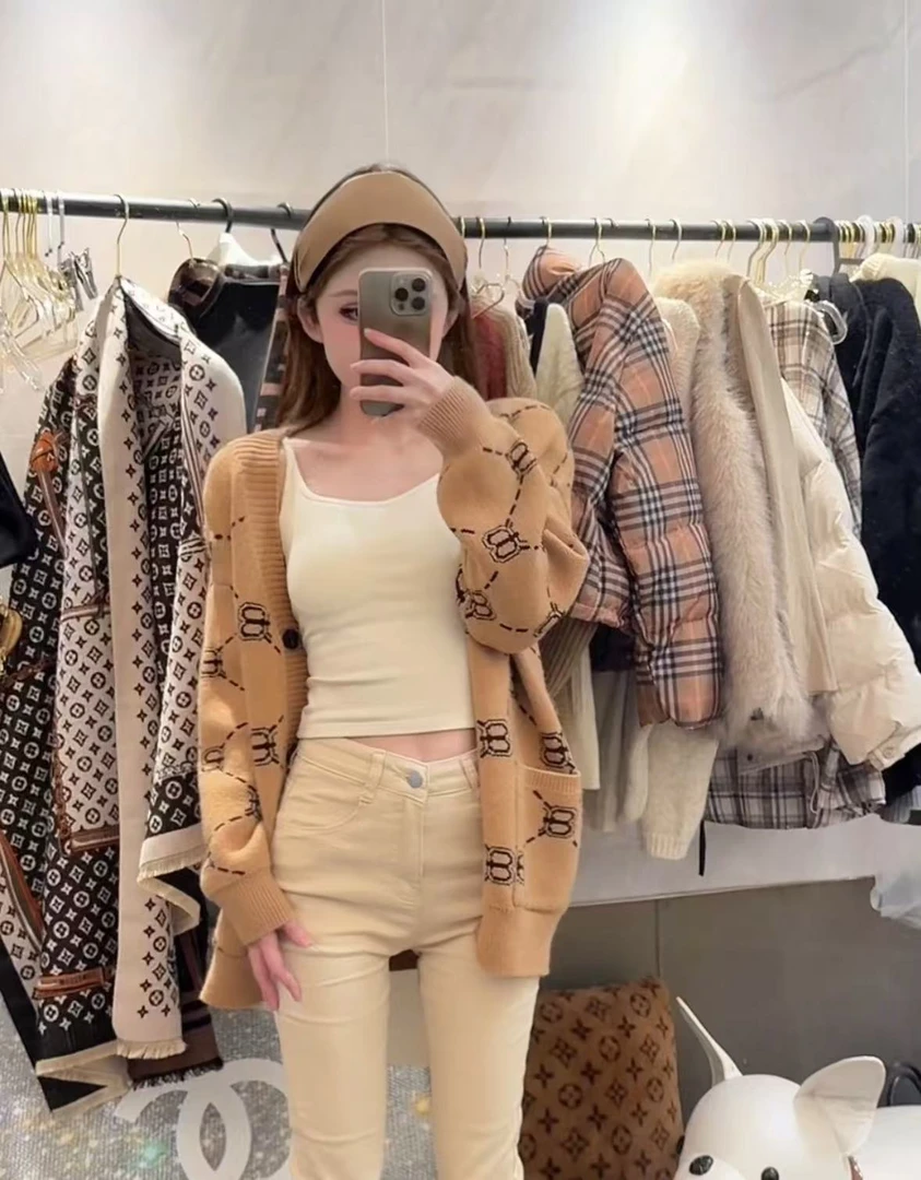 879V领字母满印开衫毛衣外套 衣长73