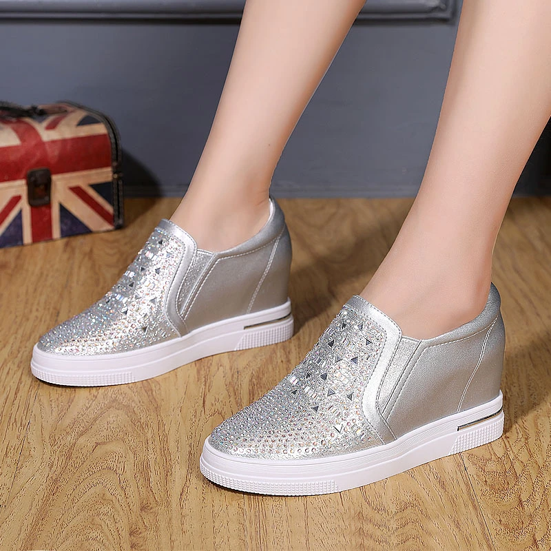 隐形内增高女鞋2025春季新款坡跟内增高休闲鞋子一脚蹬软底懒人鞋