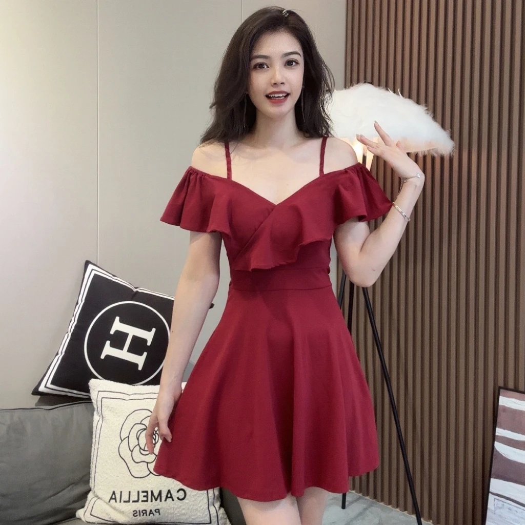 【一璐推荐】女人味露肩性感吊带连衣裙风情万种荷叶边心机A字裙