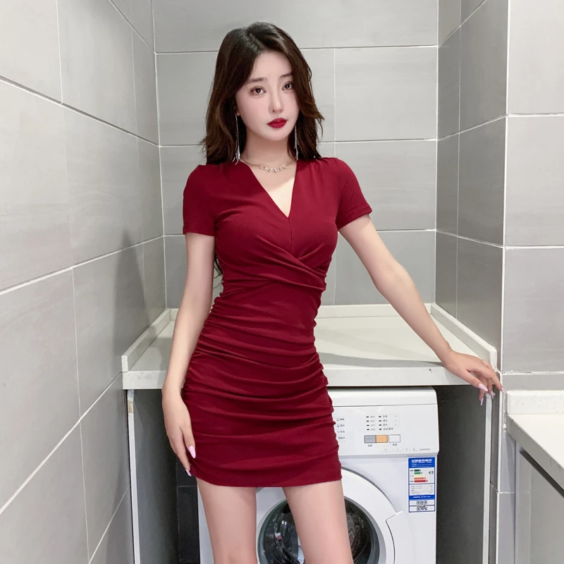 2613显胸设计感V领褶皱遮肉连衣裙收腰修身显瘦性感包臀裙新款