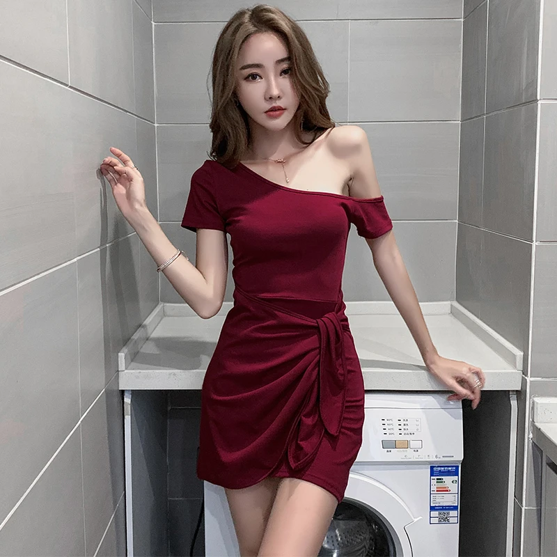 斜肩性感连衣裙夜店女装夏绑带收腰设计感小众露背紧身露肩包臀裙