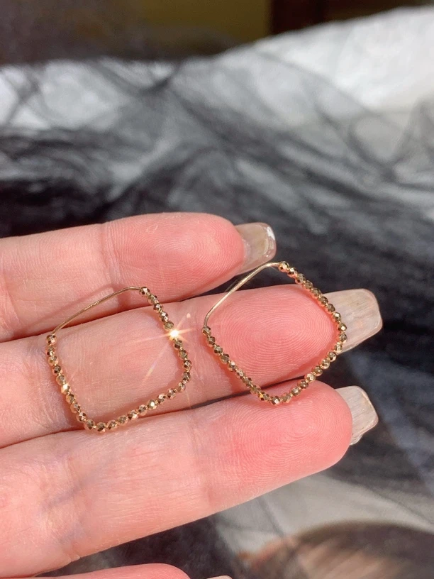 18 K玫瑰金四方镭射珠耳环 秒