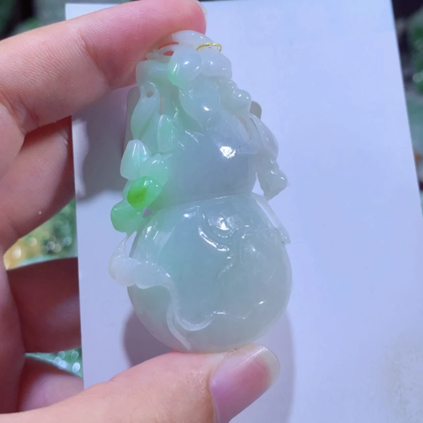 缅甸天然A货翡翠飘绿葫芦吊坠