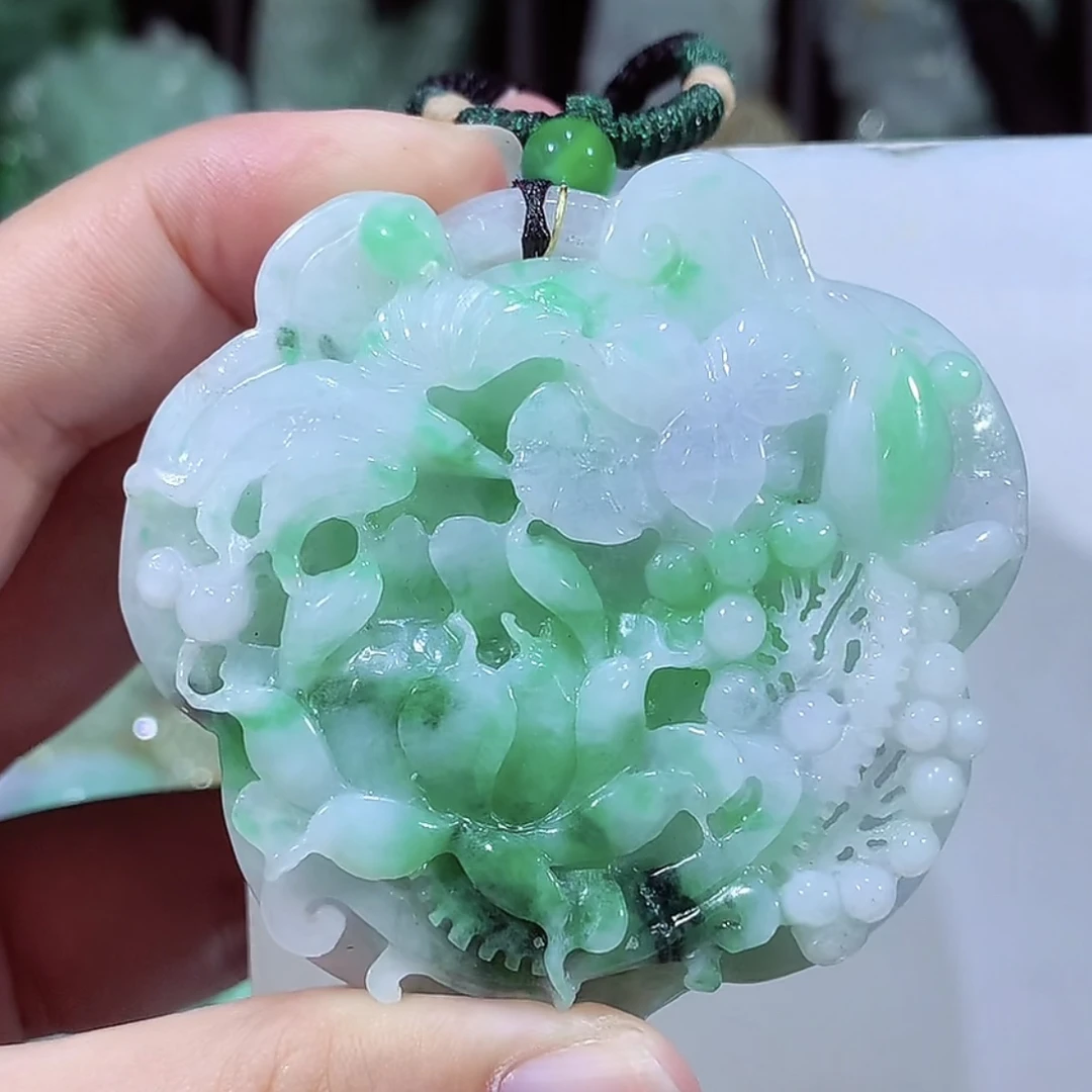 缅甸天然A货翡翠飘绿鸟语花香锁牌吊坠