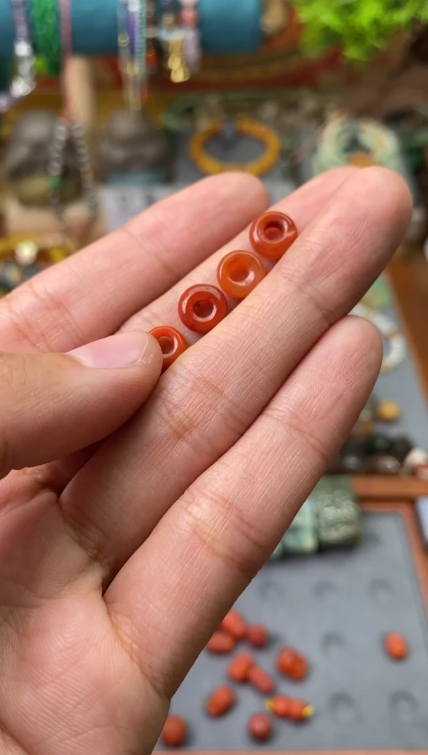 【闪购商品】南红玛瑙手工雕刻扣子未镶嵌多样性发货一个！