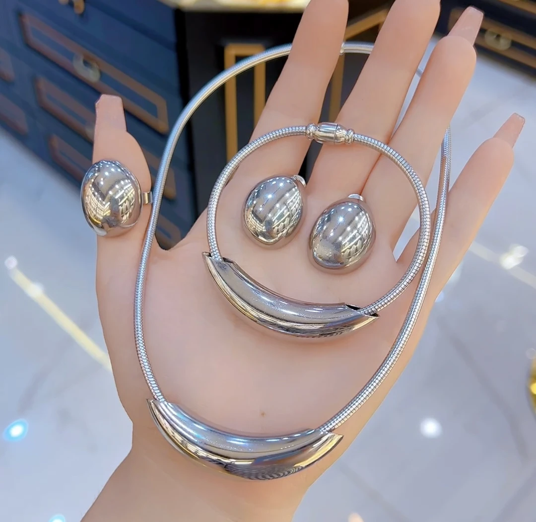 钛钢项链 新款时尚钛钢四件套 00578 تەيگاڭ يۈرۈشلۈكى 银色素款.